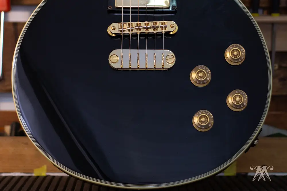 O papel do verniz na sonoridade e na durabilidade dos instrumentos